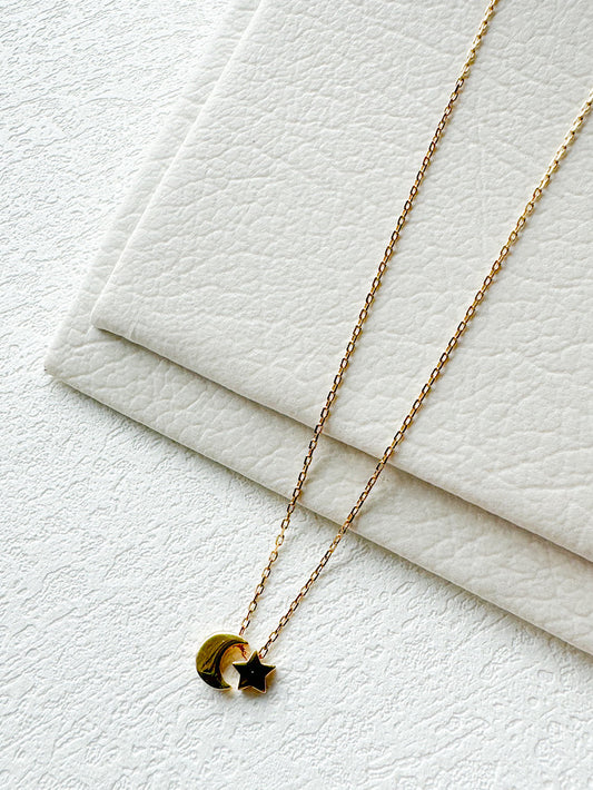 Cadena con dije luna y estrella