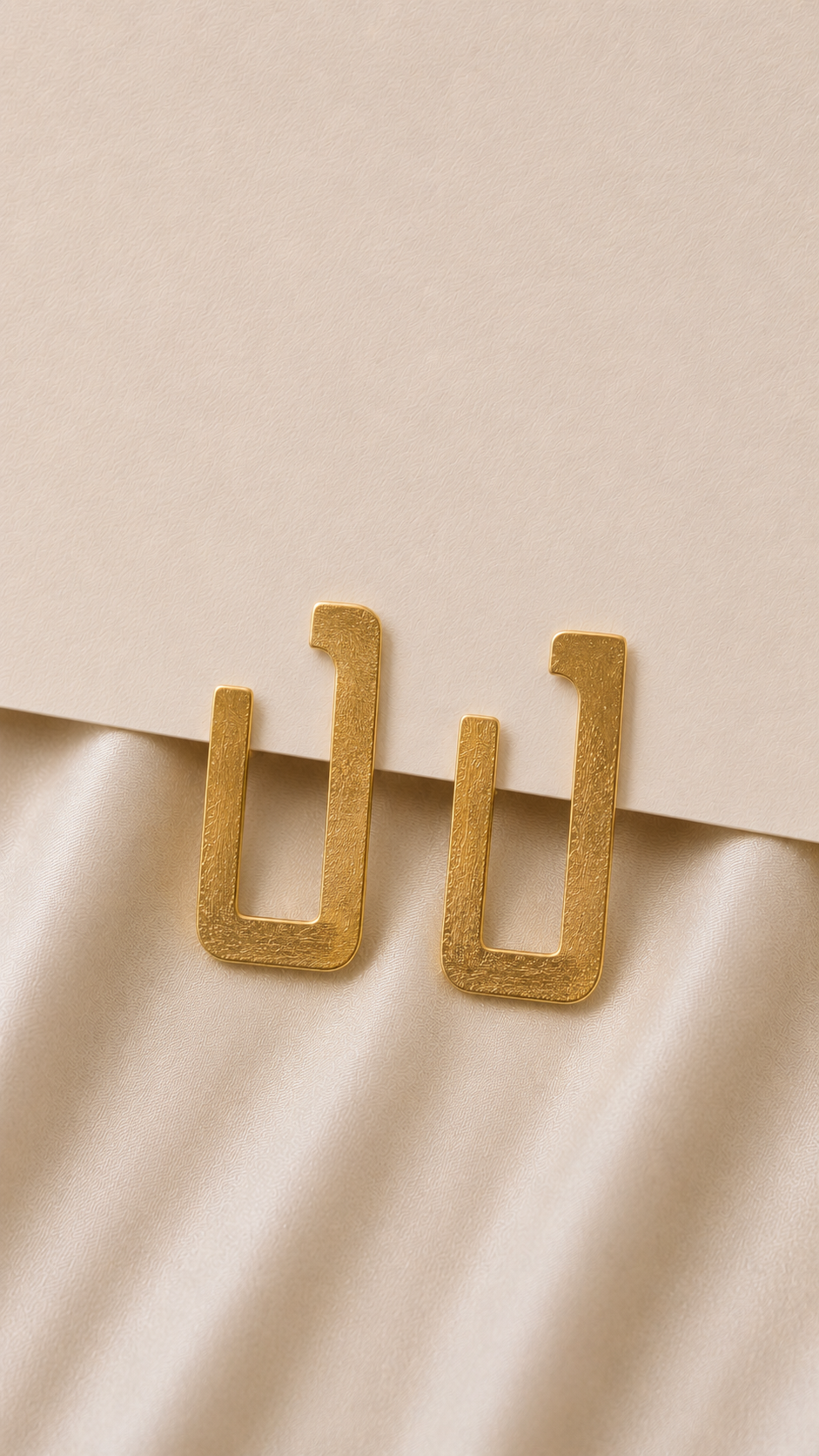 Aretes rectángulo calado satinado