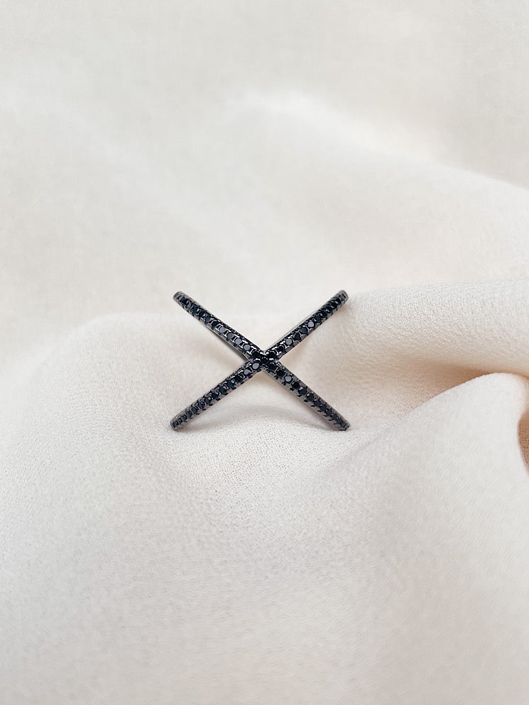 Anillo X con circones negros (Rodhio Negro)