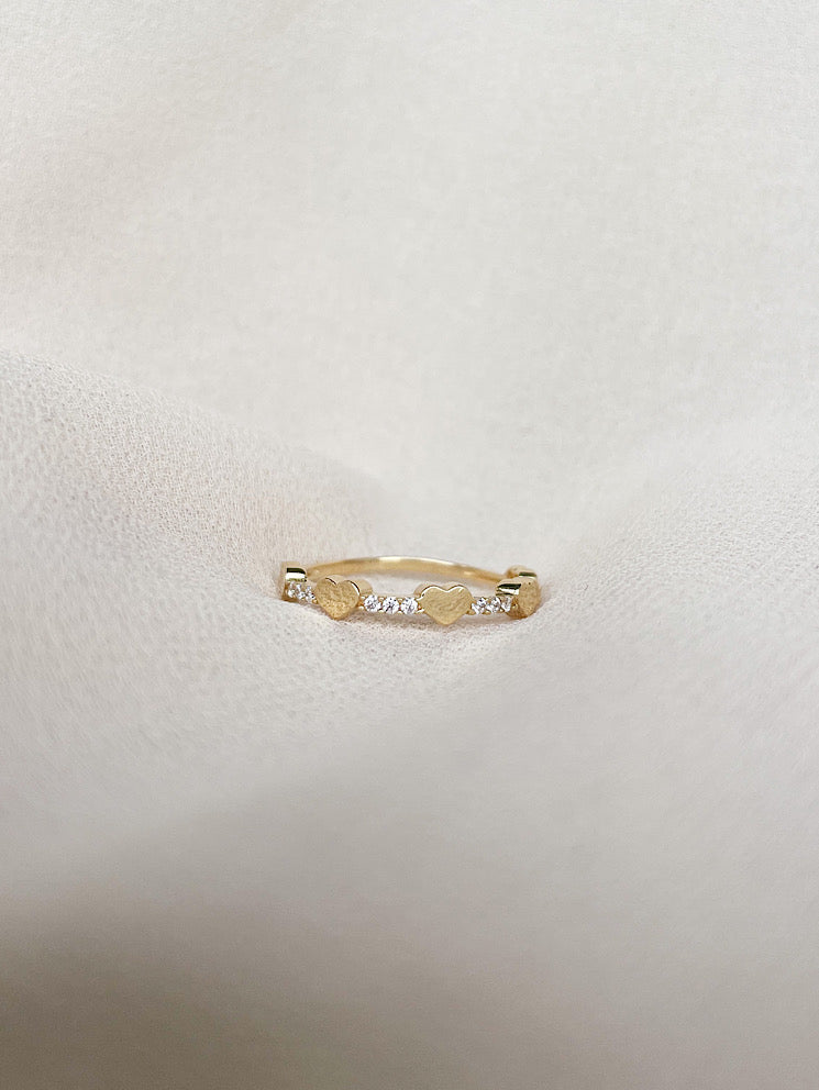 Anillo corazones lisos con circones a los costados