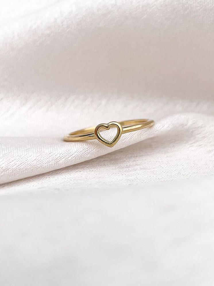 Anillo delgadito con 1 corazón calado chiquito