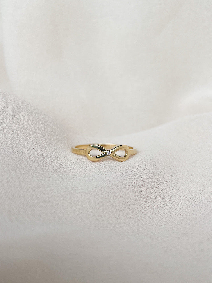 Anillo infinito con 1 circón en medio