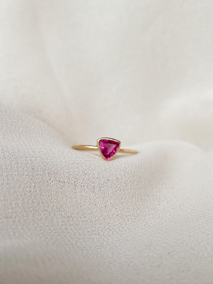 Anillo turmalina rosado triangular