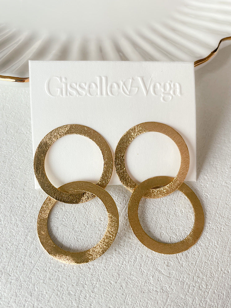Aretes 2 argollas satinadas entrelazadas
