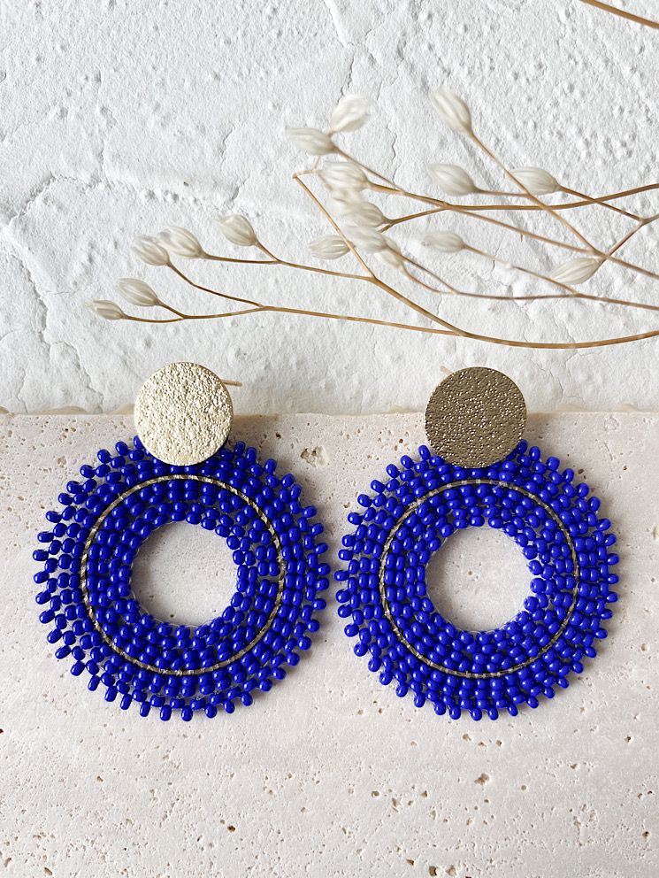 Aretes argolla con mostacillas