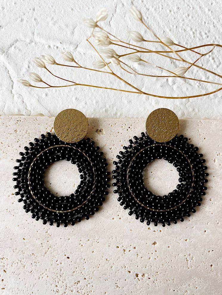 Aretes argolla con mostacillas
