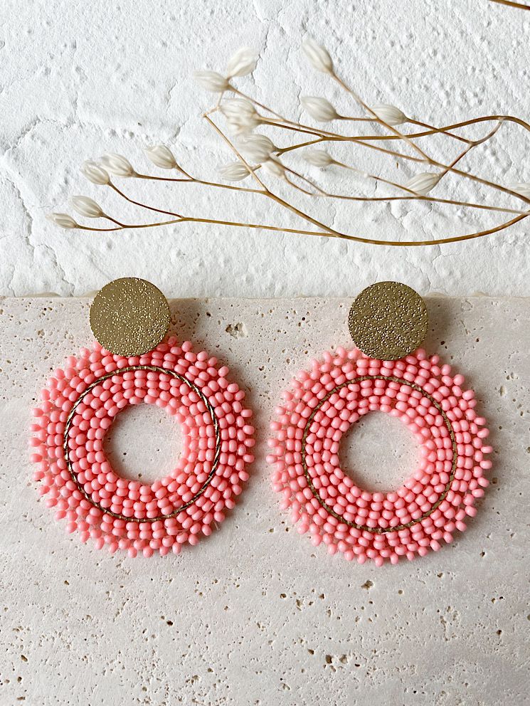 Aretes argolla con mostacillas