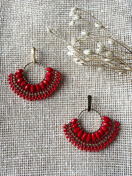 Aretes argolla diamantada con mostacillas y muranos abajo con base de palito