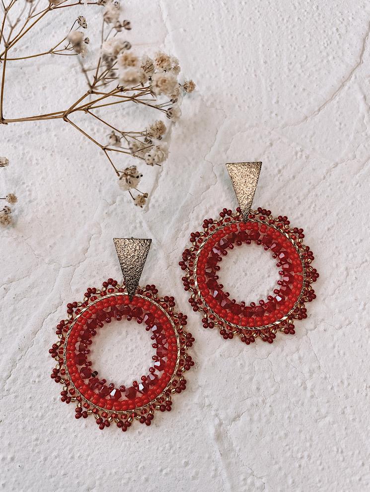 Aretes argolla tejida con muranos y mostacillas con base triangular