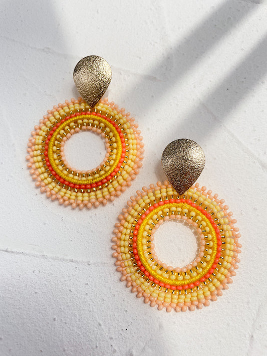 Aretes círculo con hueco y mostacillas