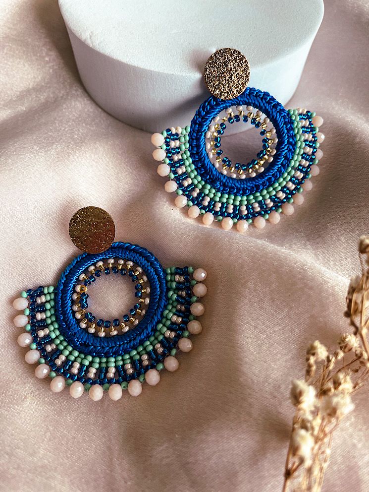 Aretes círculo tejidos con mostacillas