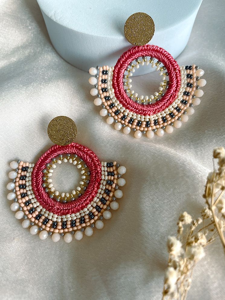 Aretes círculo tejidos con mostacillas