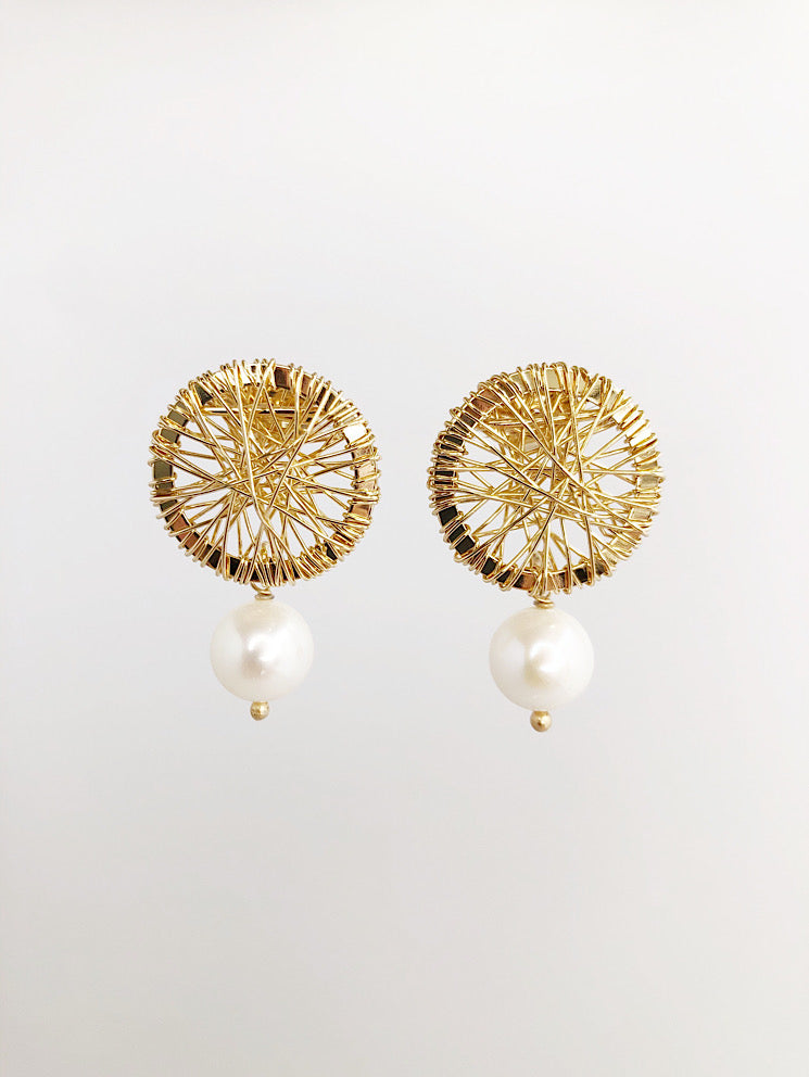 Aretes pegados telaraña con perla