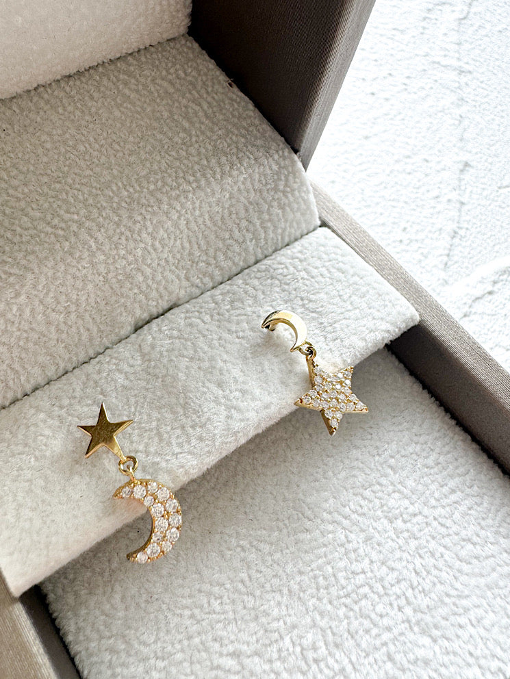 Aretes colgantes luna y estrella con circones chicos