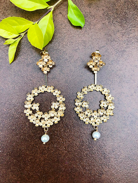 Aretes florcitas texturadas y 1 perlita