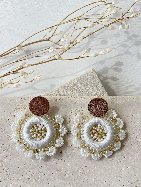 Aretes flor tejida con muranos y mostacillas chicos