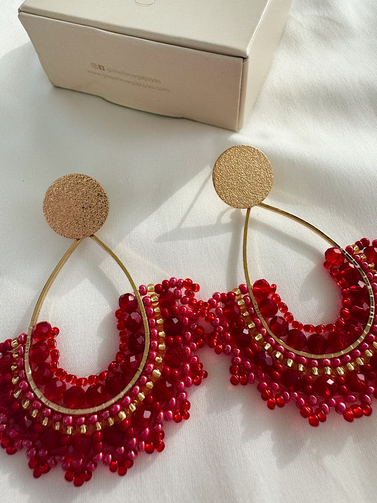 Aretes gota con faldita de mostacillas