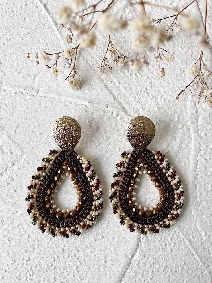 Aretes gota tejida con muranos