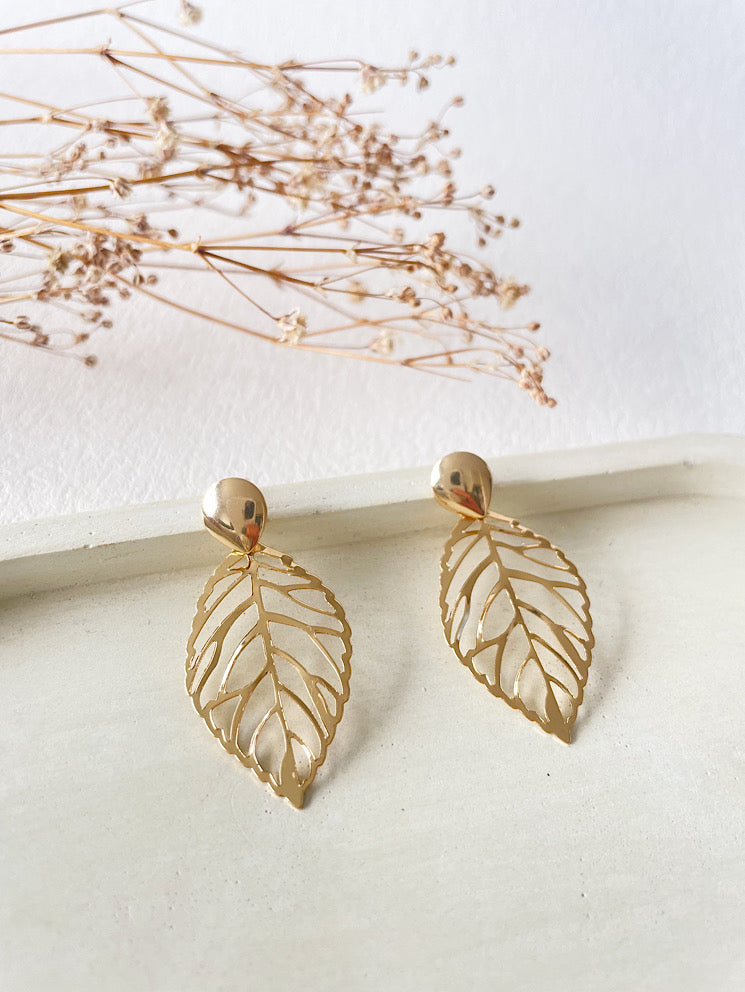 Aretes hoja calada