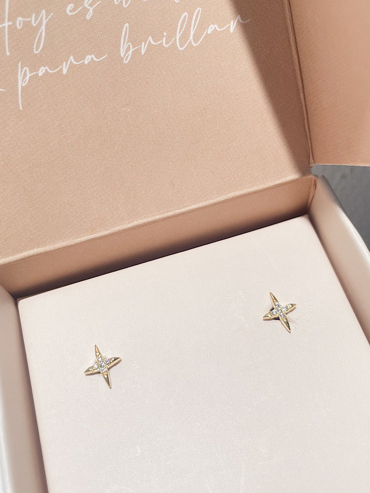 Aretes pegados estrella 4 puntas