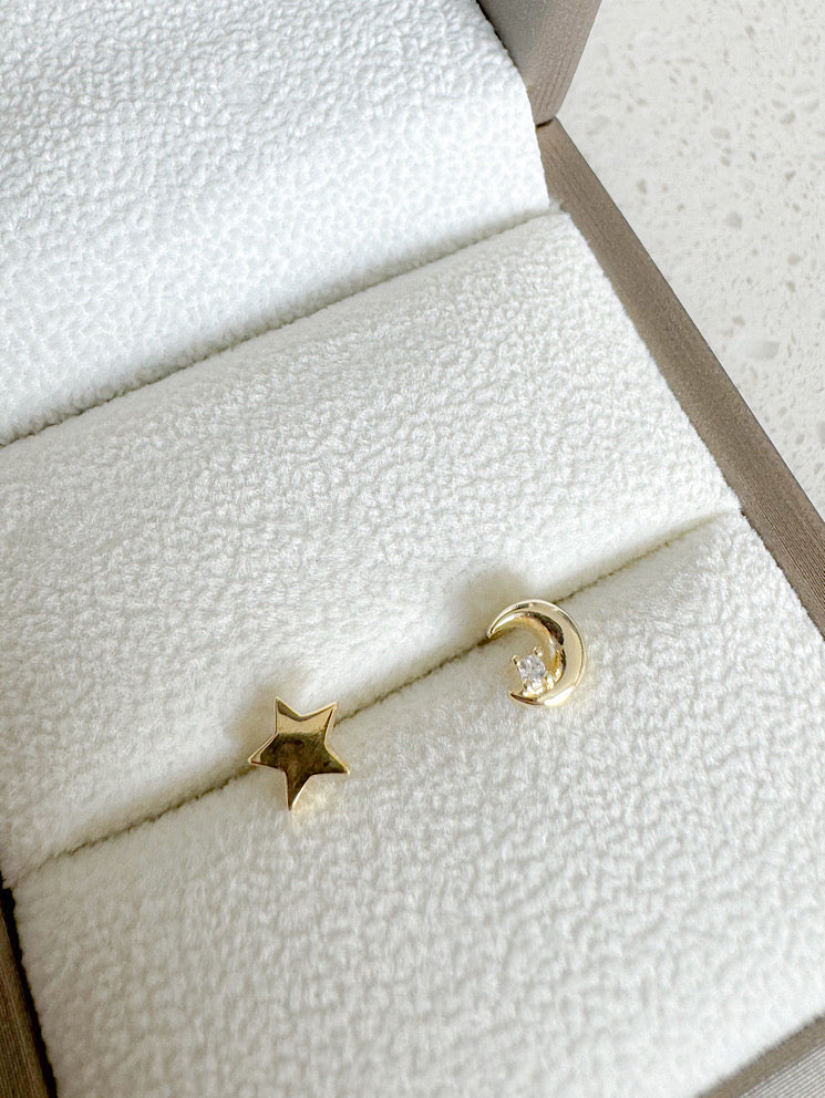 Aretes pegados estrella y luna
