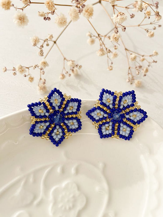 Aretes pegados flor con mostacillas