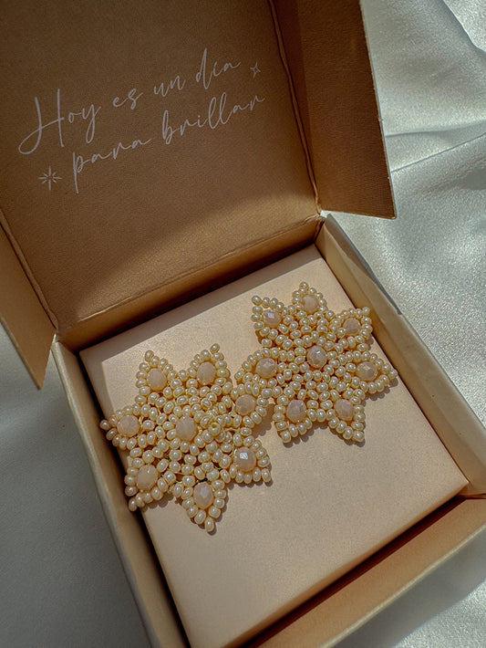 Aretes pegados flor con muranos y mostacillas