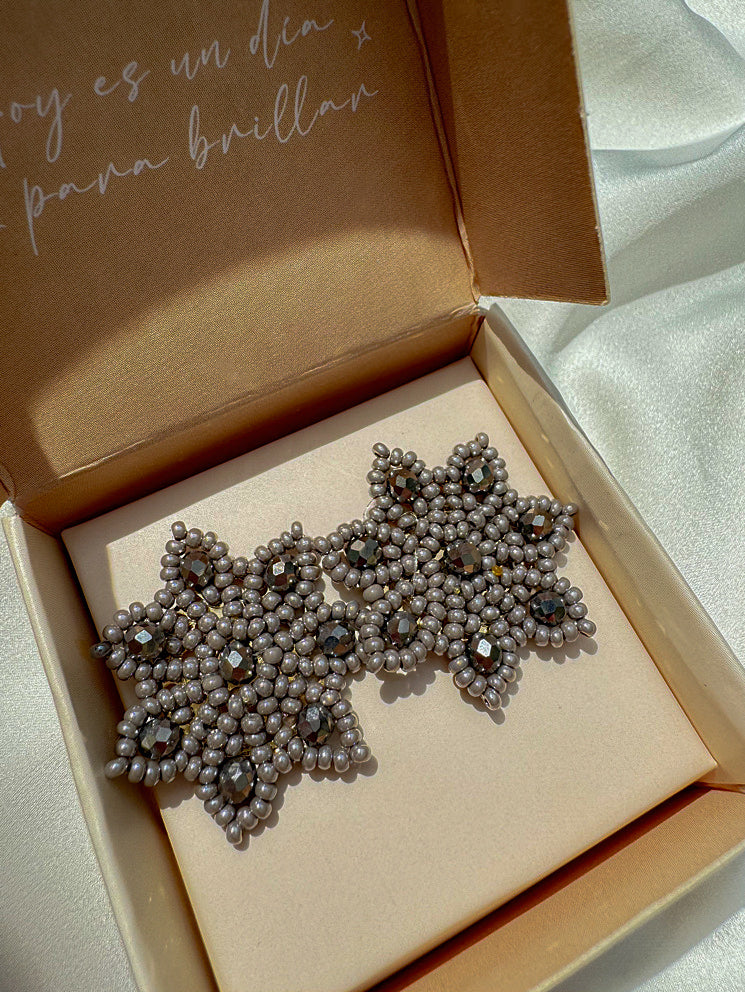 Aretes pegados flor con muranos y mostacillas