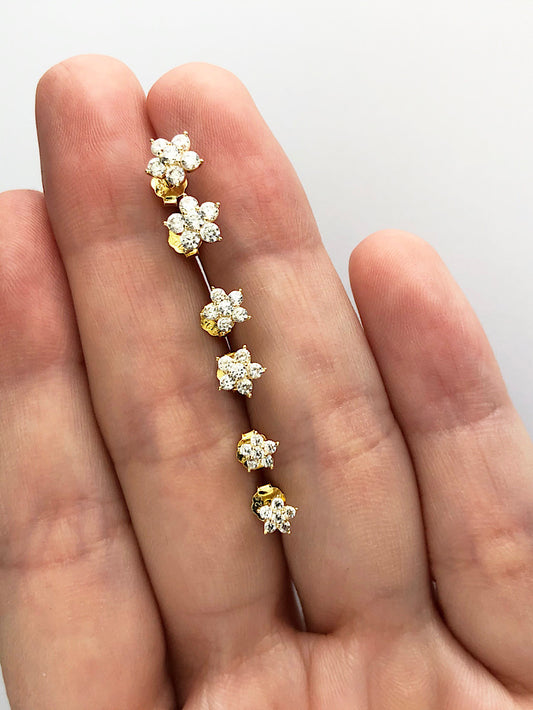 Aretes pegados roseta con circones