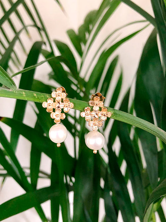 Aretes rombo 4 florcitas con perla colgando