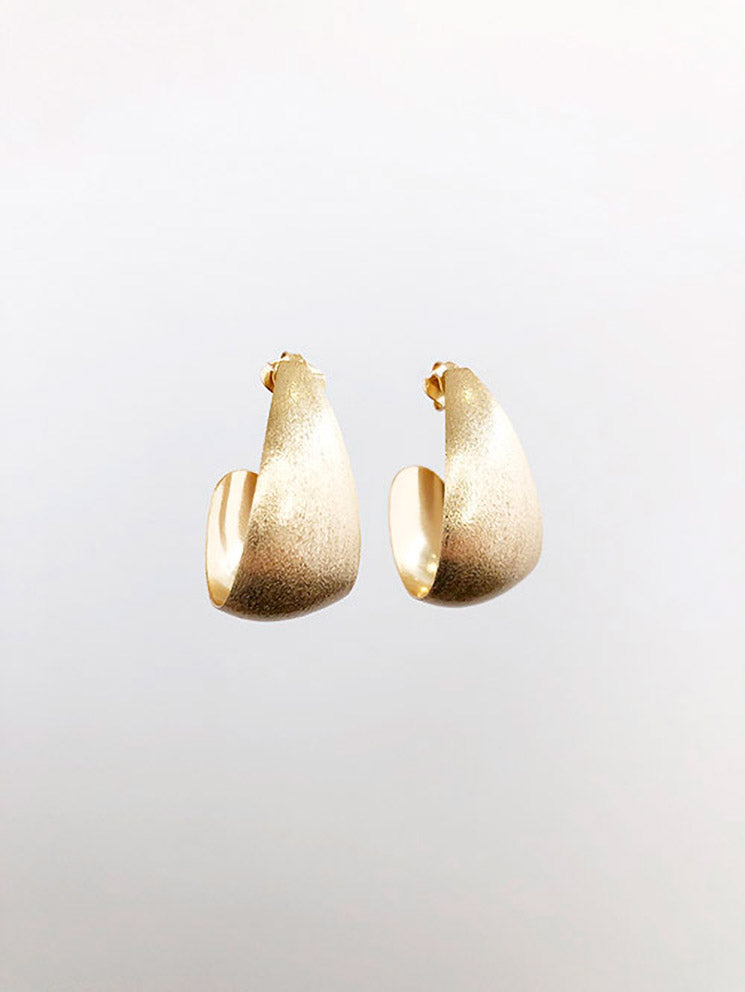 Argollas media luna satinadas grandes
