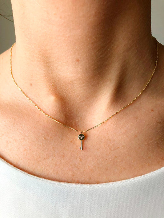 Cadena con dije llave con 1 circón