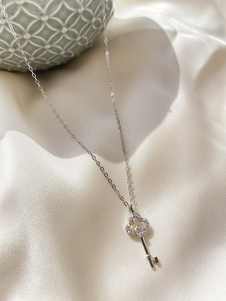 Cadena con dije llave