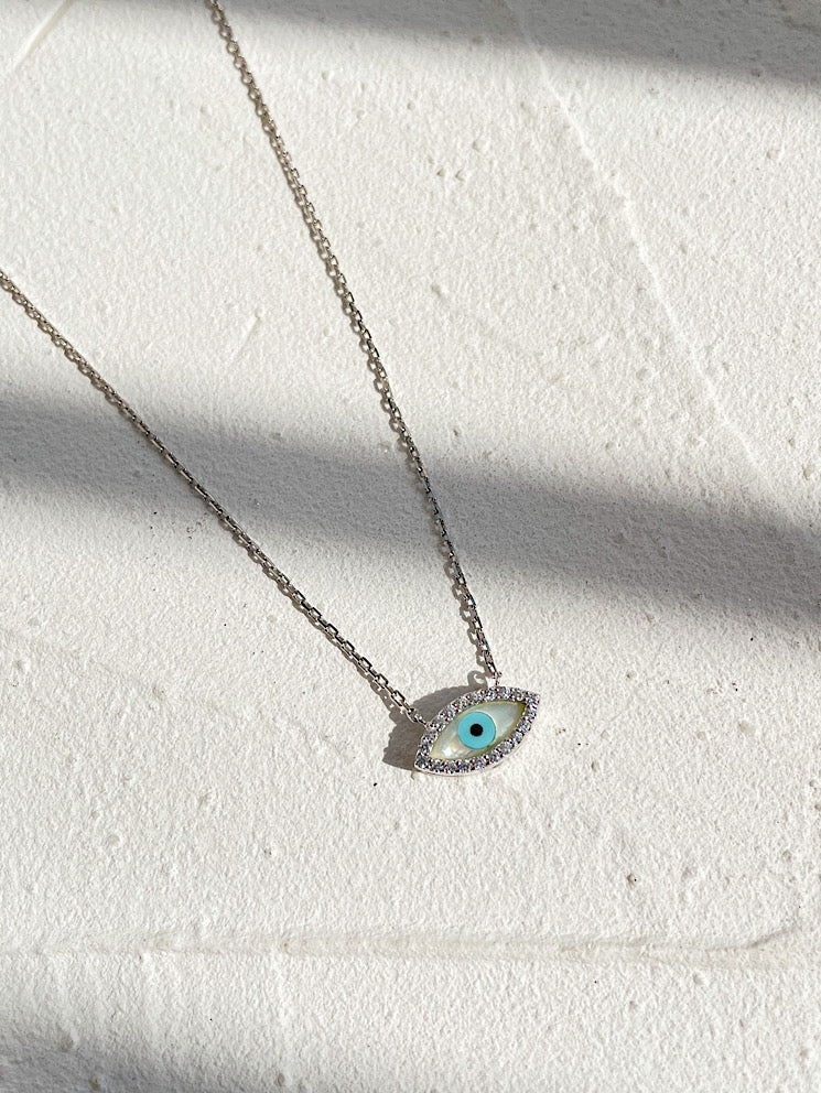 Collar con dije ojo turco ovalado