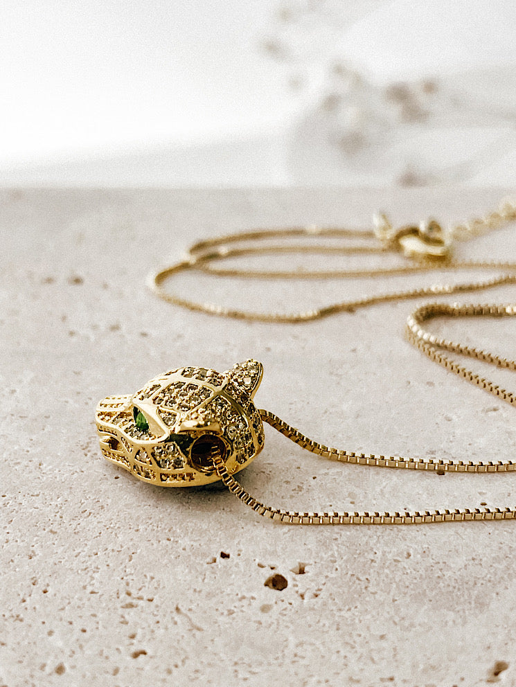 Cadena con dije leopardo