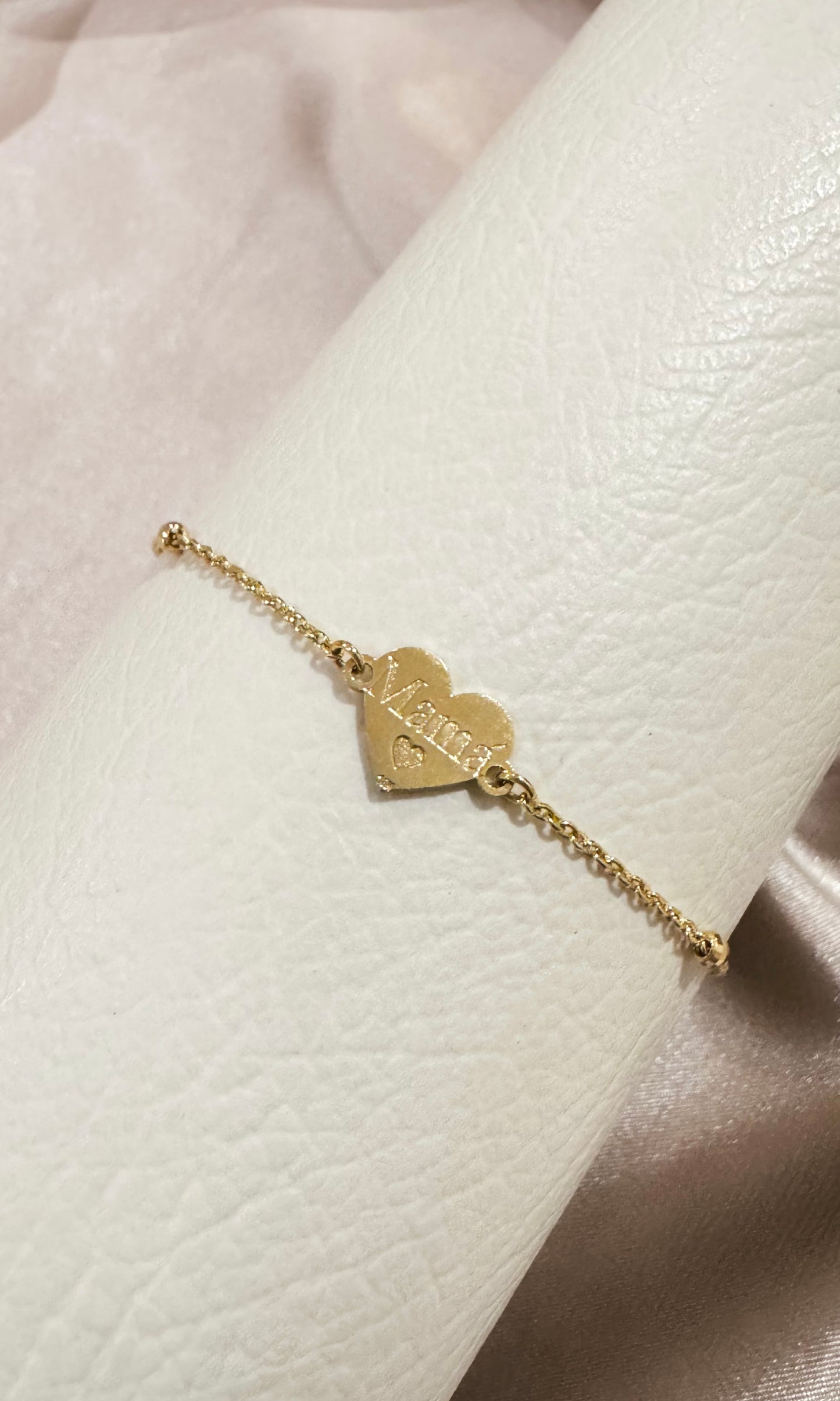 Pulsera cadena con dije corazón mamá