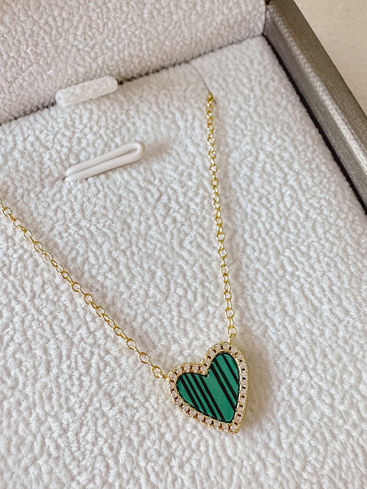 Cadena con dije corazón