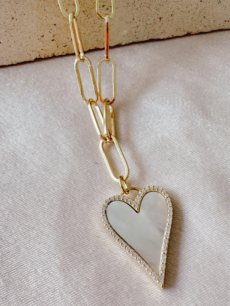Collar paper clip con corazón