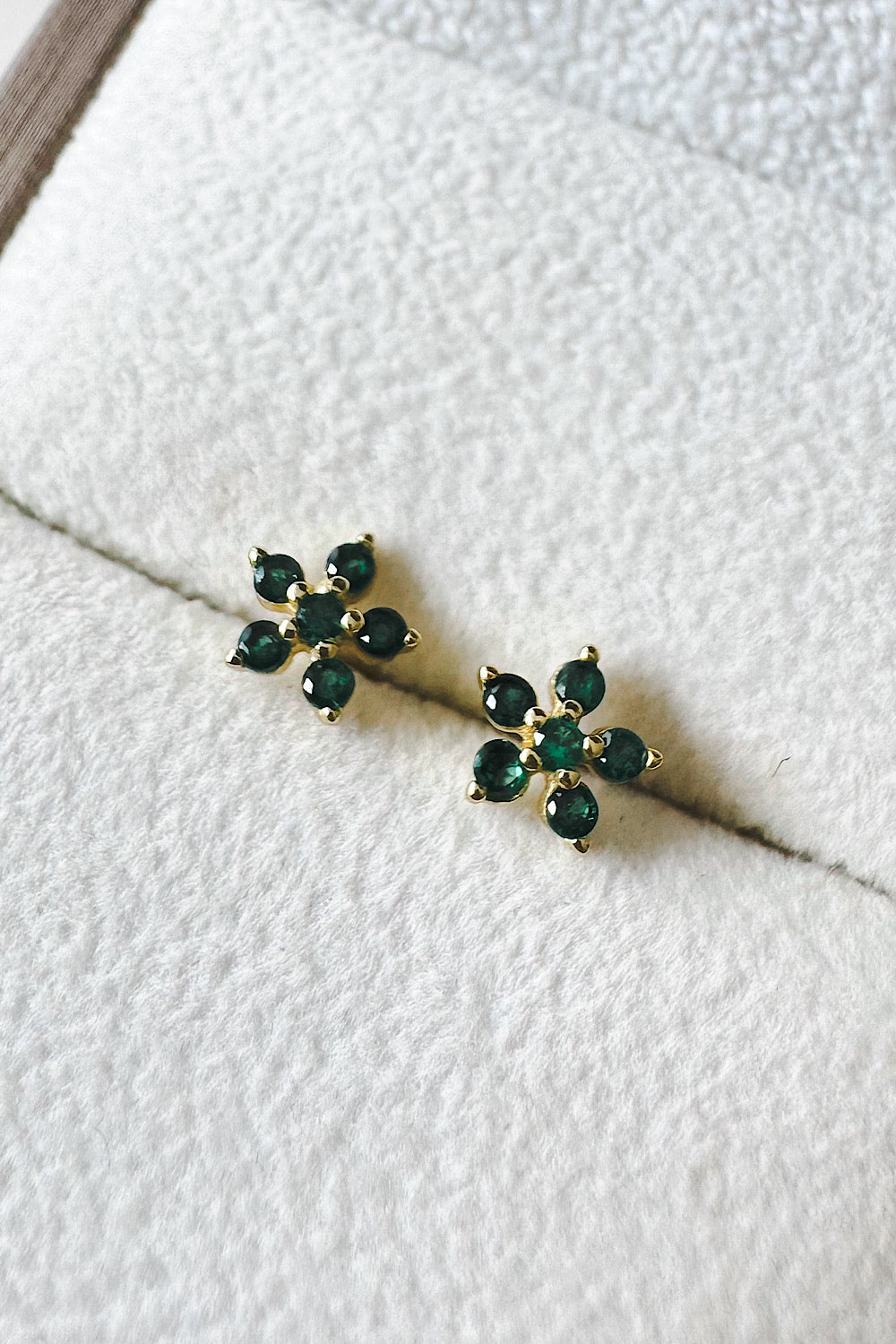Aretes pegados roseta