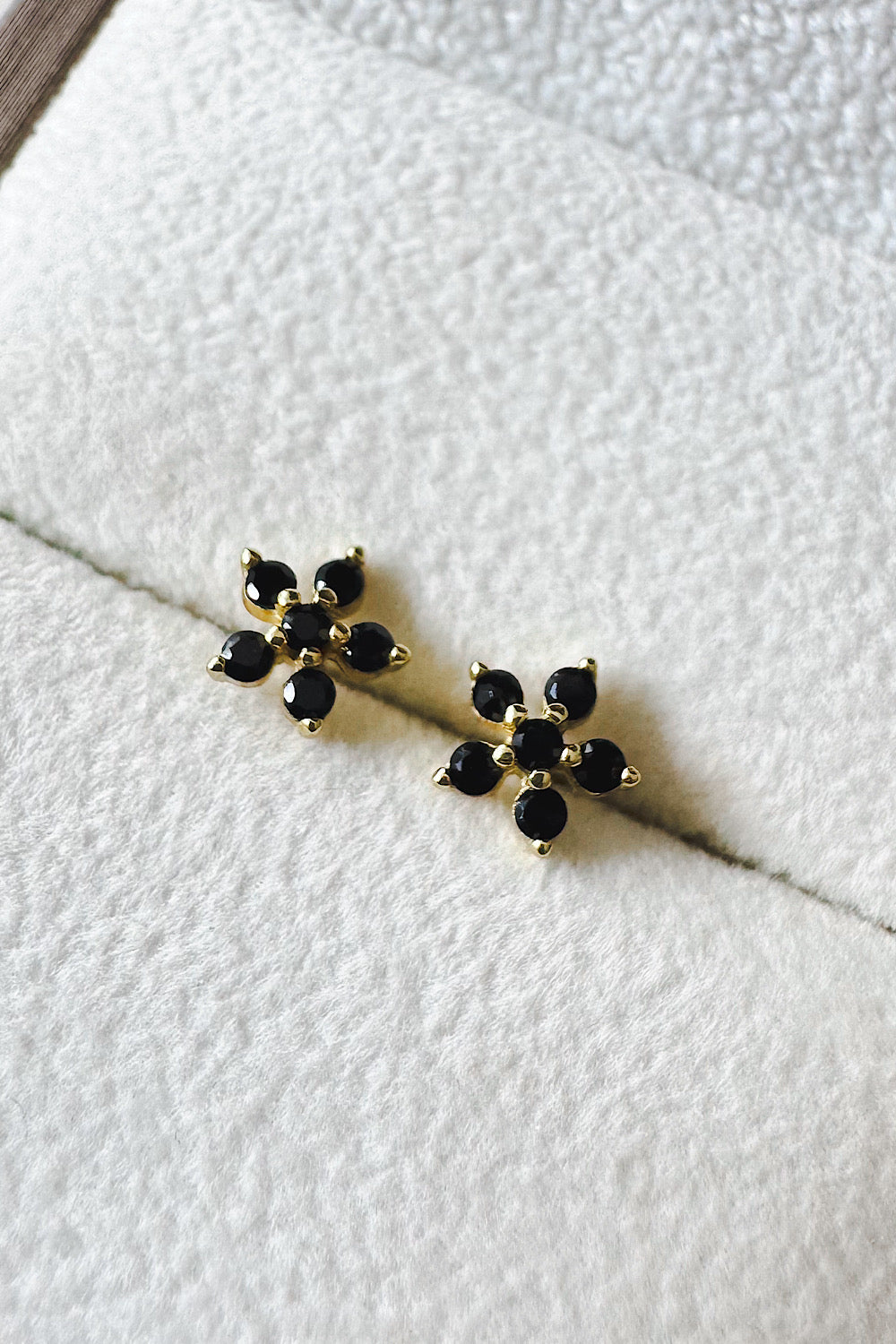 Aretes pegados roseta