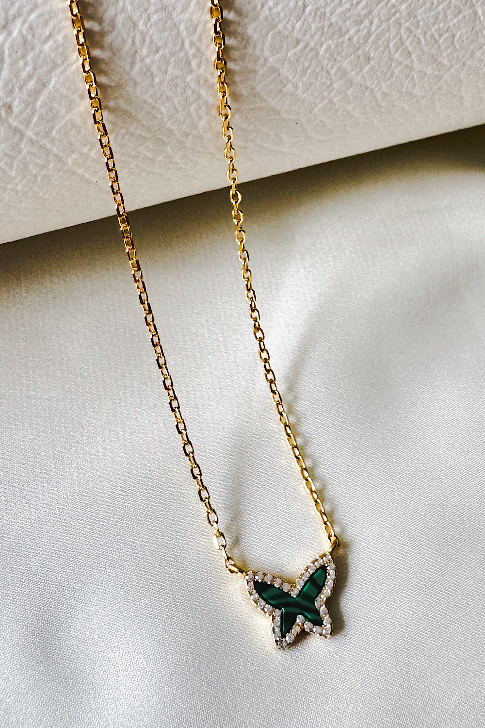 Collar mariposa