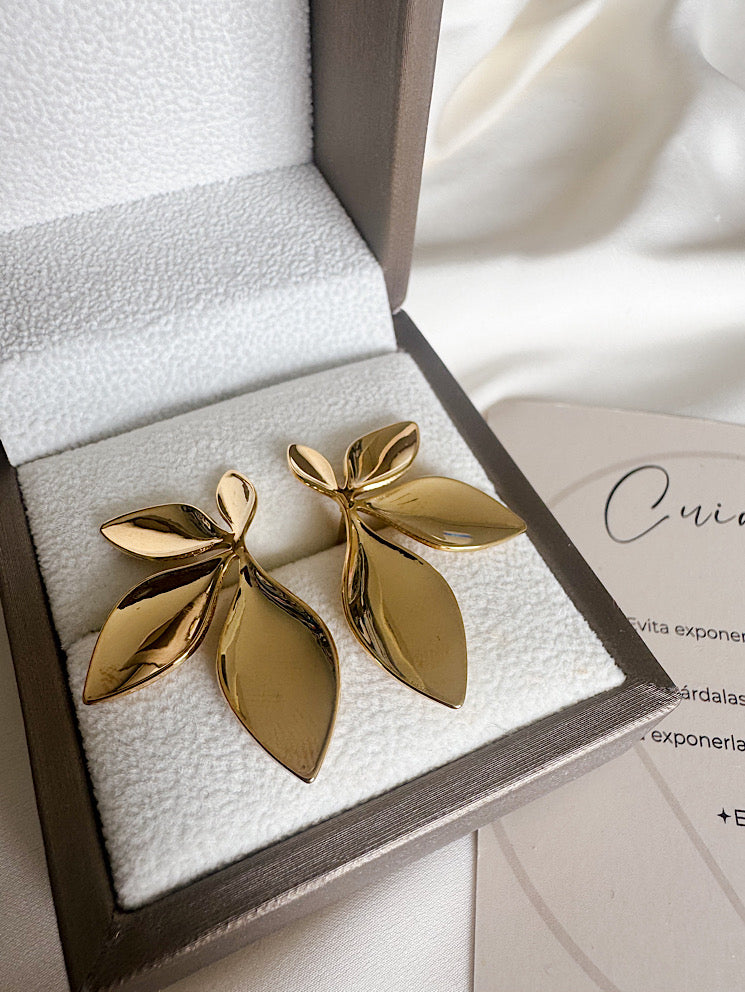 Aretes pegados media flor