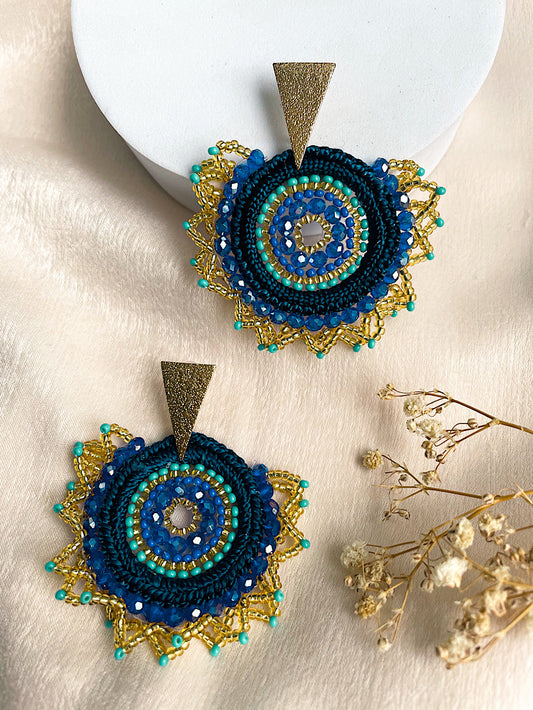 Aretes sol tejidos hilo con mostacillas base triangular