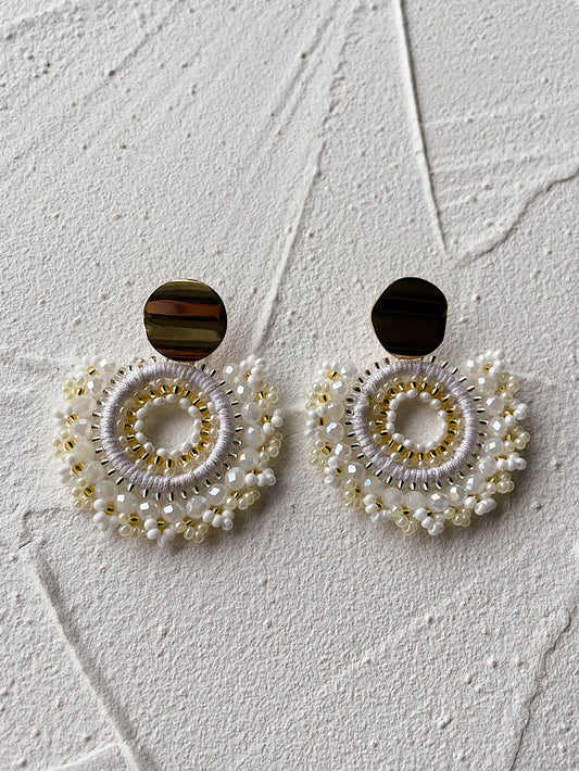 Aretes circulo tejido con faldita de mostacillas y muranos