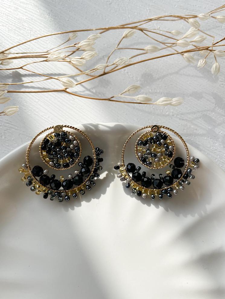 Aretes pegados círculo y argolla con muranos y mostacillas