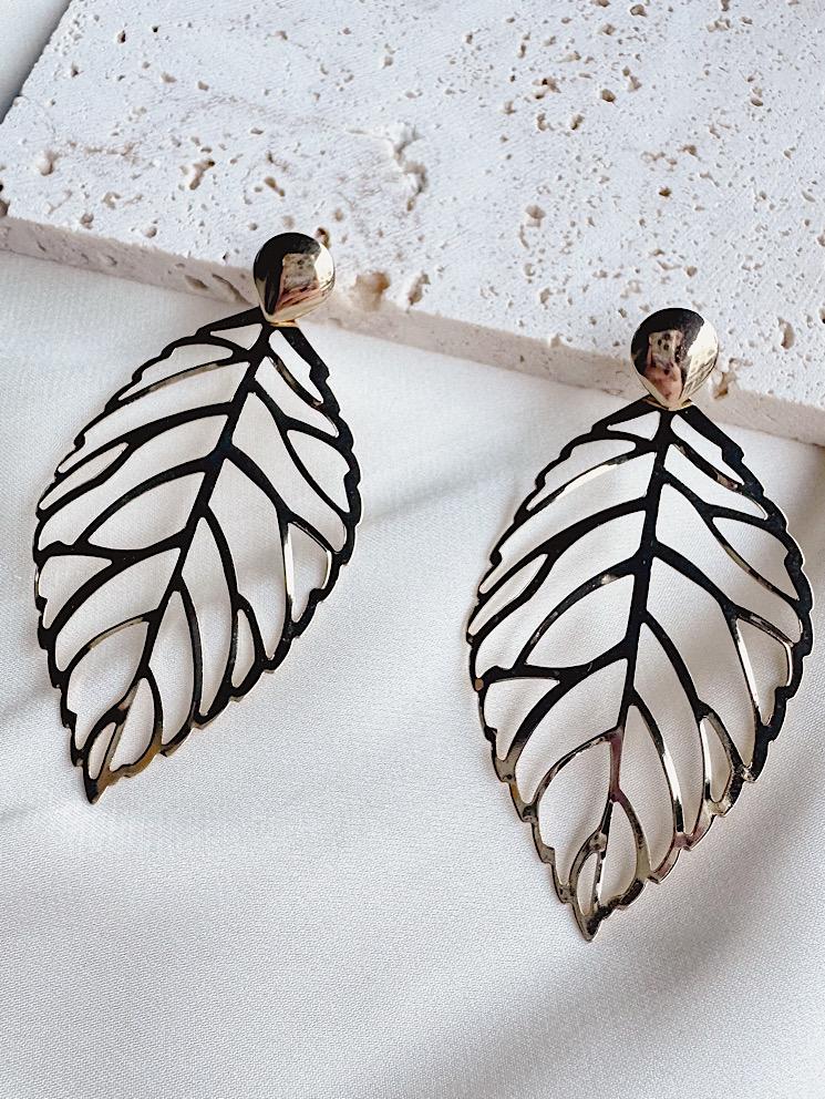 Aretes hoja calada grande