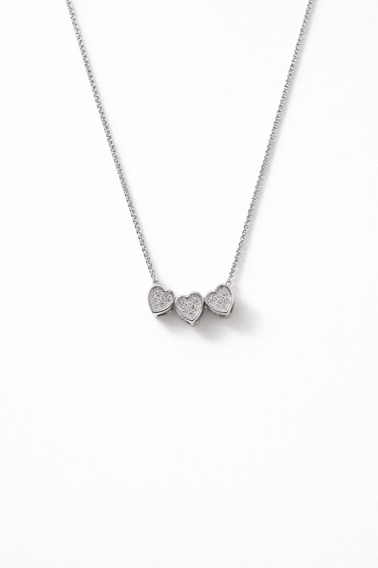 Cadena con 3 corazones pasantes