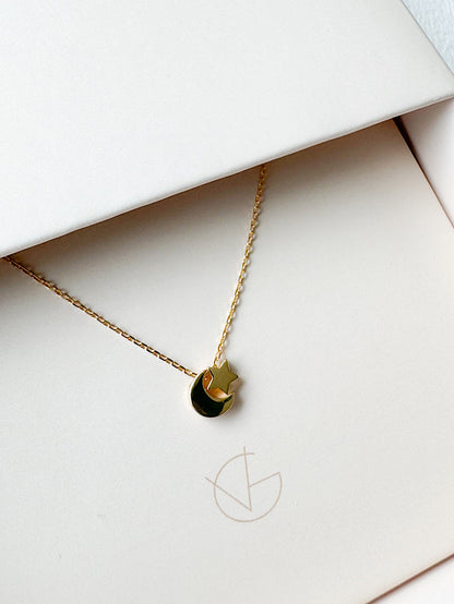 Cadena con dije luna y estrella