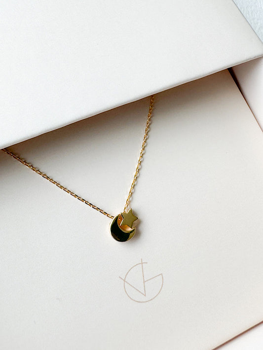 Cadena con dije luna y estrella