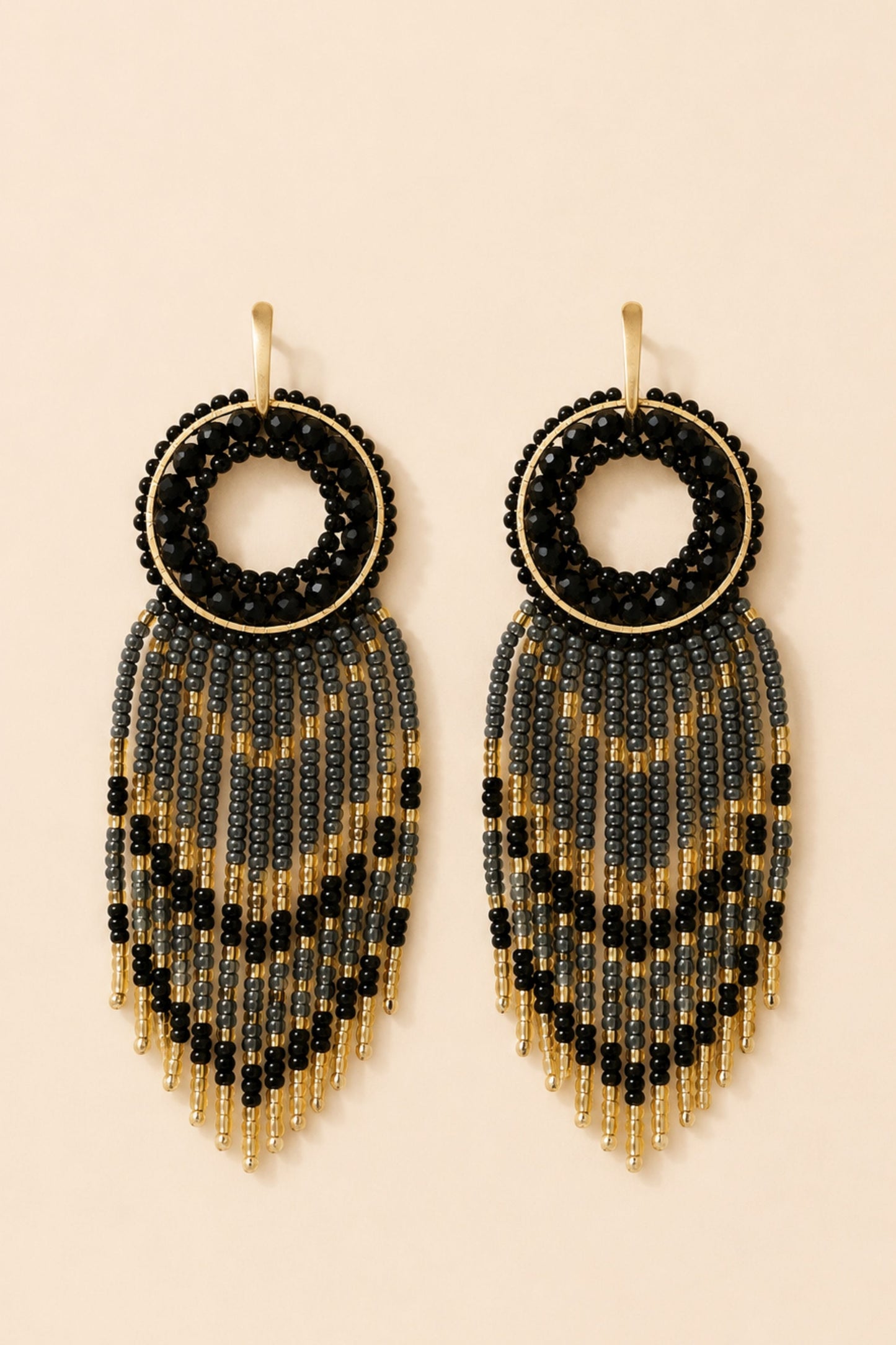 Aretes círculo con tiras colgando